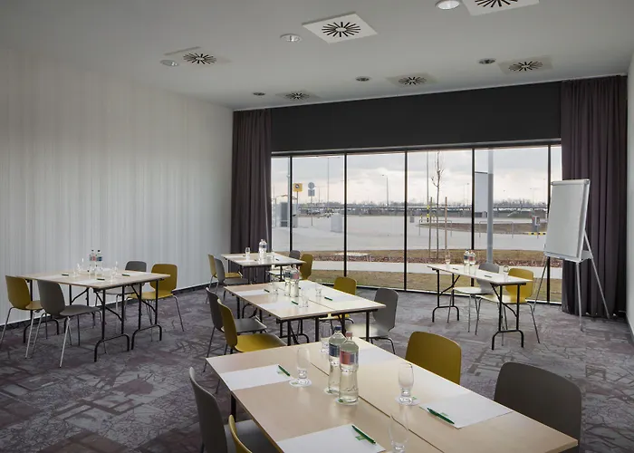 Ibis Styles Budapest Airport מלון 3*